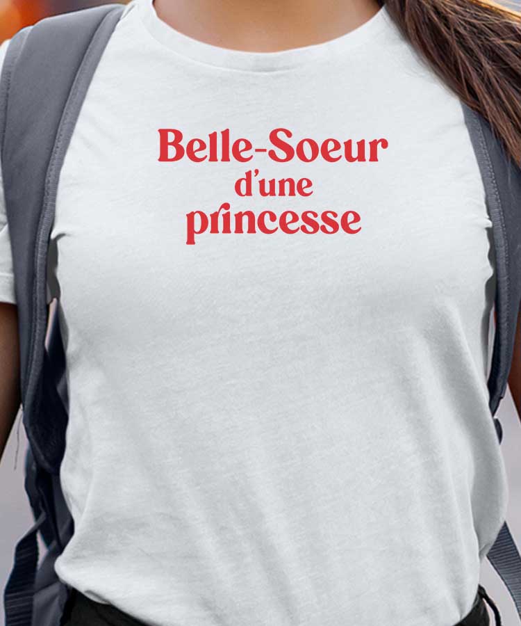 T-Shirt Blanc Belle-Soeur d'une princesse Pour femme-1