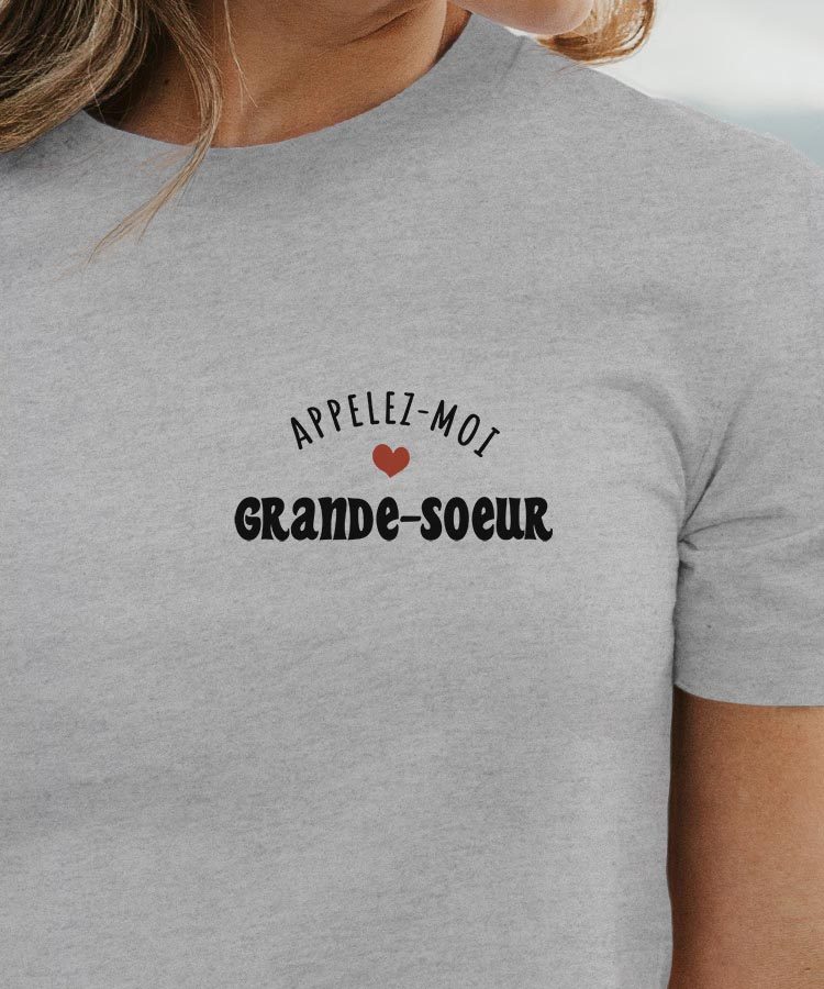 T-Shirt Gris Appelez-moi Grande-Soeur Pour femme-1