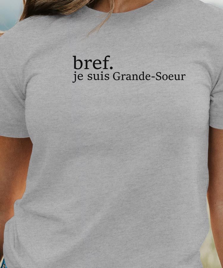 T-Shirt Gris Bref je suis Grande-Soeur Pour femme-1