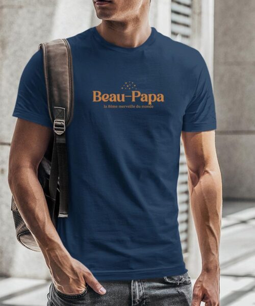 Tee-shirt – Bleu Marine – Beau-Papa la 8ième merveille du monde VF Pour homme-1.jpg