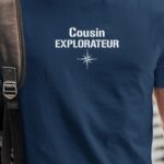 T-Shirt Bleu Marine Cousin explorateur Pour homme-1