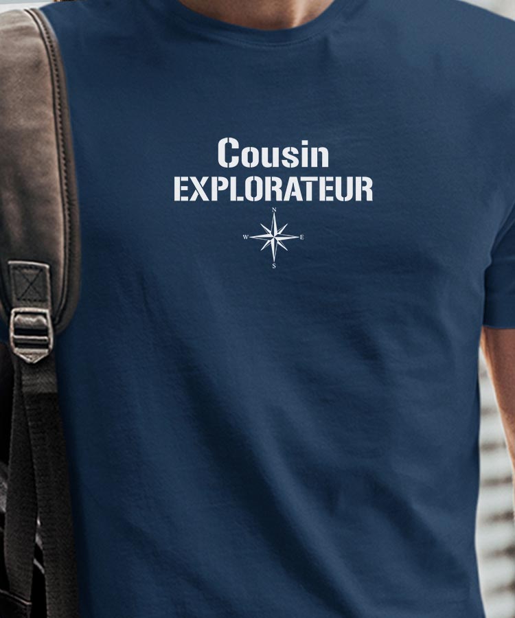 T-Shirt Bleu Marine Cousin explorateur Pour homme-1