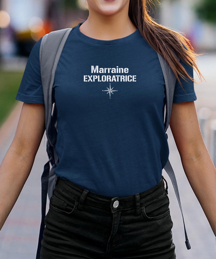 T-Shirt Bleu Marine Marraine exploratrice Pour femme-2
