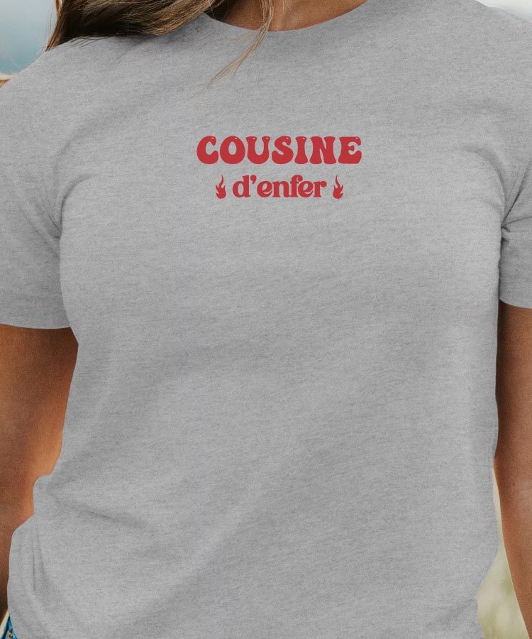 T-Shirt Gris Cousine d'enfer Pour femme-1