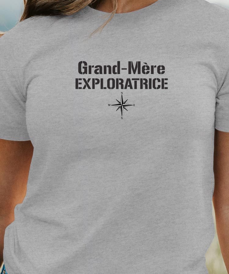 T-Shirt Gris Grand-Mère exploratrice Pour femme-1
