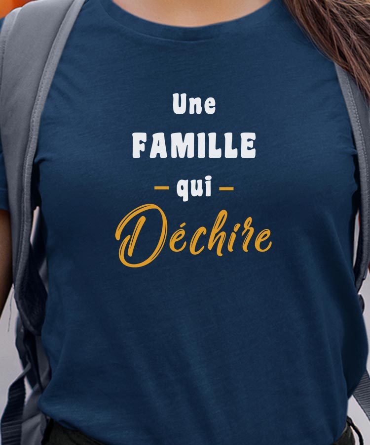 T-Shirt Bleu Marine Une Famille Qui déchire Pour femme-1
