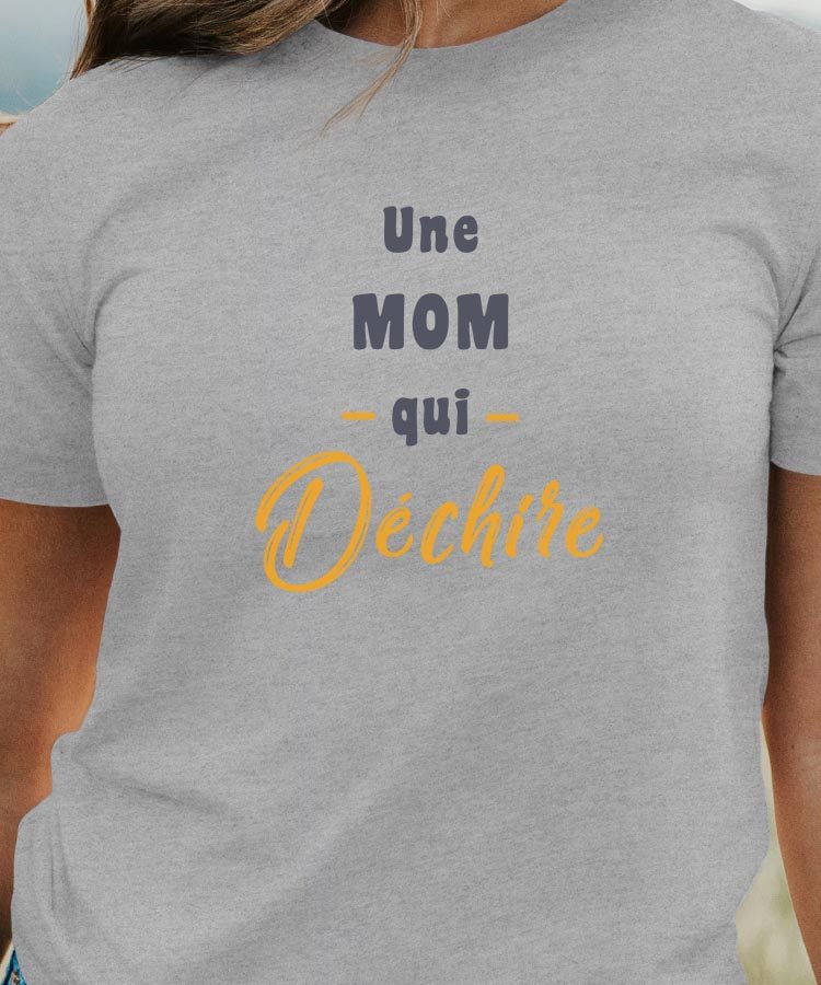 T-Shirt Gris Une Mom Qui déchire Pour femme-1