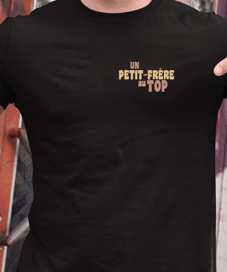 T-Shirt Noir Un Petit-Frère au top Pour homme-1