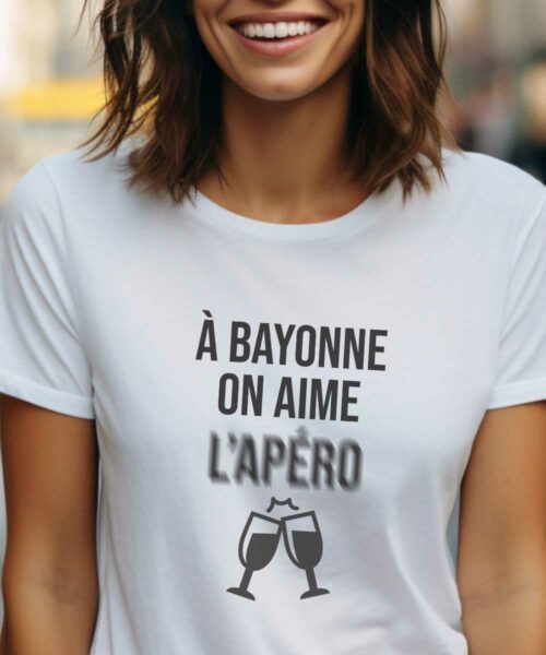 T-Shirt Blanc A Bayonne on aime l’apéro Pour femme-1