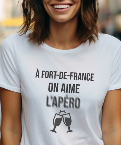T-Shirt Blanc A Fort-de-France on aime l’apéro Pour femme-1