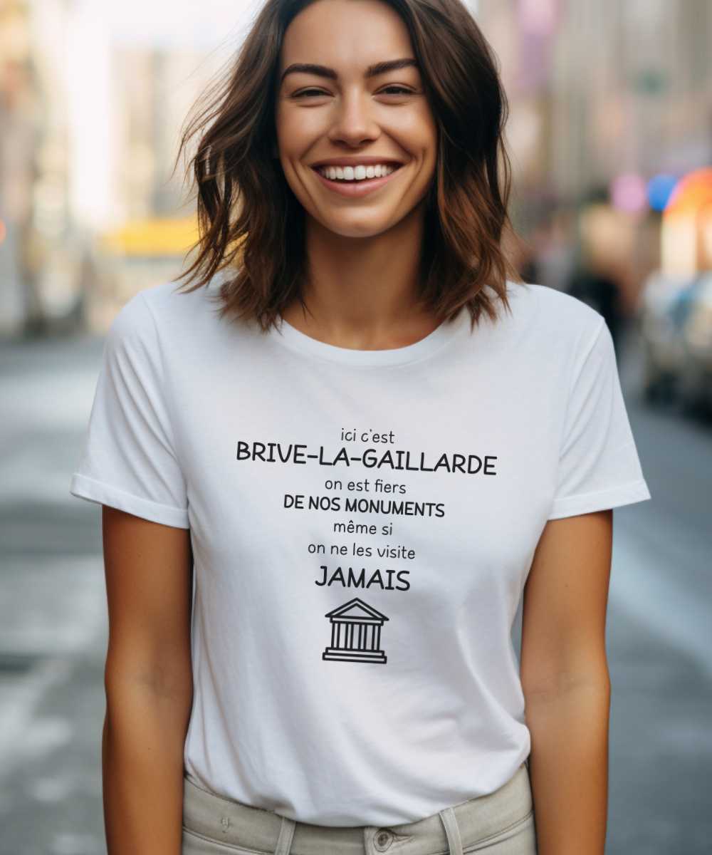 T-Shirt Blanc Ici c'est Brive-la-Gaillarde on est fiers de nos monuments même si on ne les visite jamais Pour femme-2