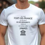 T-Shirt Blanc Ici c'est Fort-de-France on est fiers de nos monuments même si on ne les visite jamais Pour homme-1