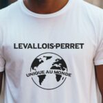 T-Shirt Blanc Levallois-Perret unique au monde Pour homme-2